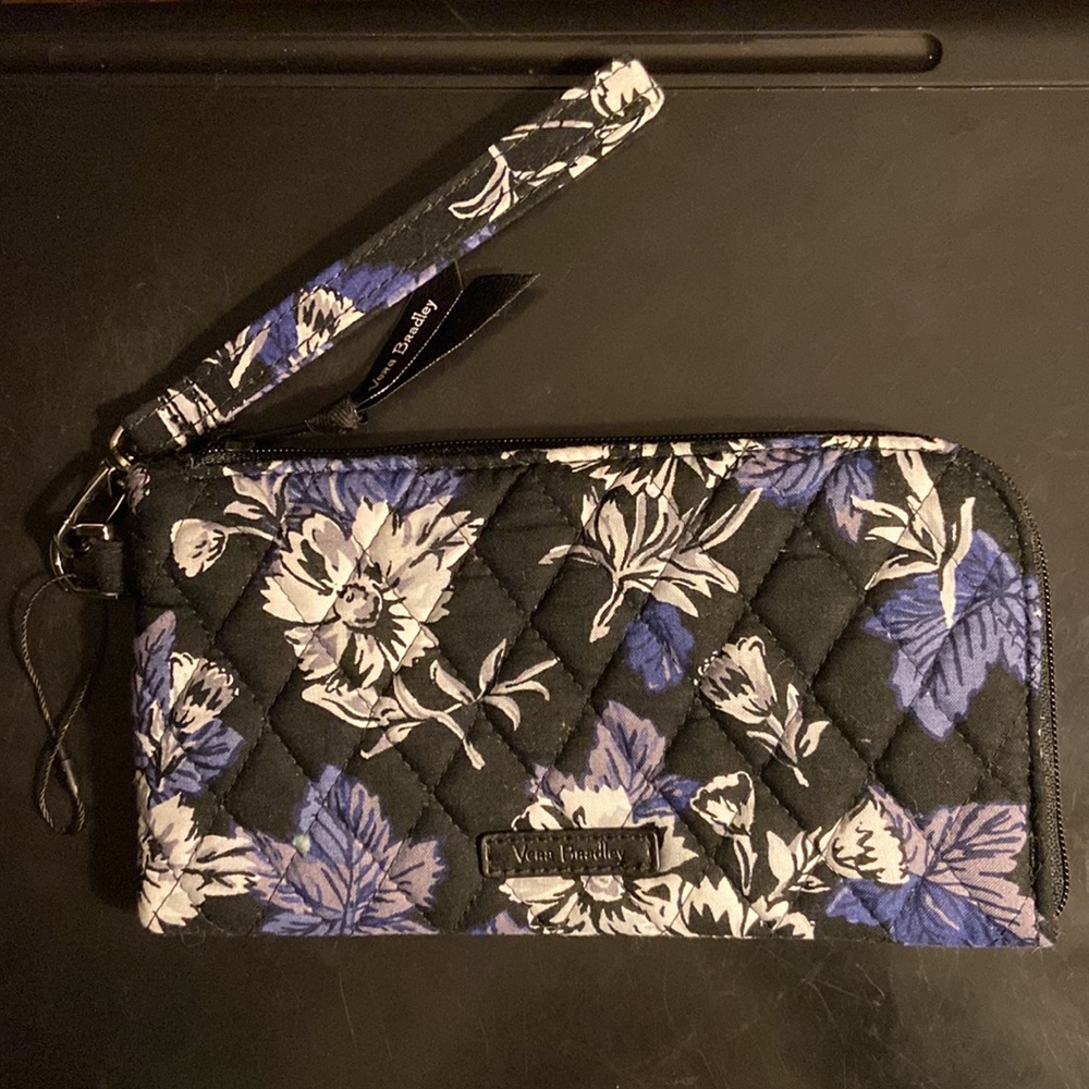 Vera Bradley, NWT wallet/wristlet black white